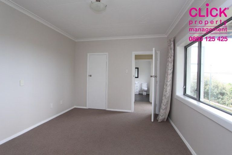 Photo of property in 17 Larkins Street, Helensburgh, Dunedin, 9010