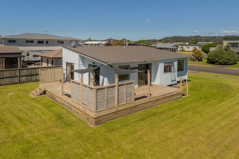 Photo of property in 15 Marlin Street, Whitianga, 3510