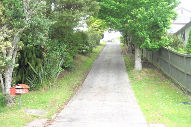 Photo of property in 1/25 Noeleen Street, Glenfield, Auckland, 0629