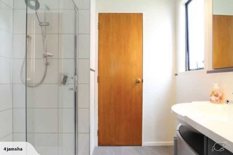 Photo of property in 19 Halladale Road, Papakowhai, Porirua, 5024