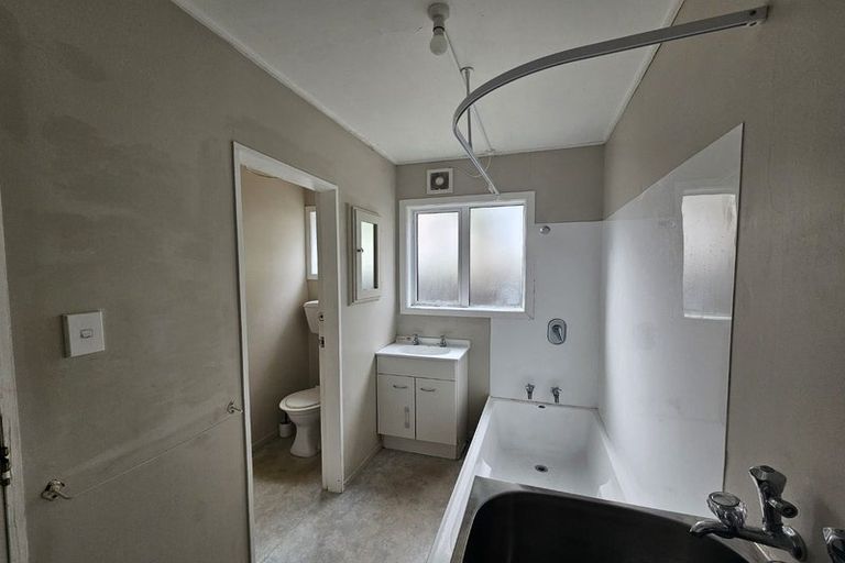 Photo of property in 2/54 Awamutu Grove, Waiwhetu, Lower Hutt, 5010