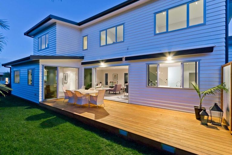 Photo of property in 2/6 Sandford Street, Campbells Bay, Auckland, 0630