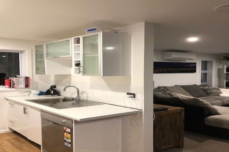 Photo of property in 104c Glanmire Road, Newlands, Wellington, 6037