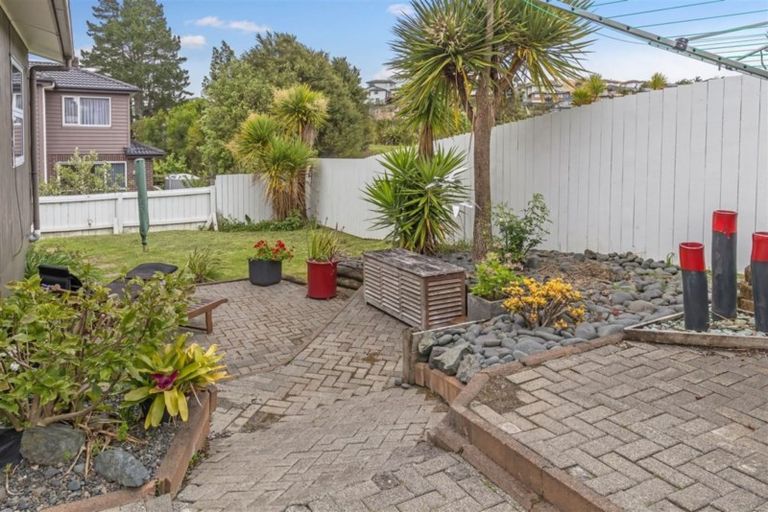 Photo of property in 2/31 Oteha Valley Road, Northcross, Auckland, 0632