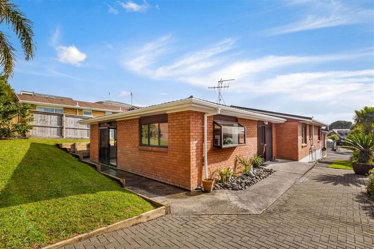 Photo of property in 31 Petrel Place, Massey, Auckland, 0614