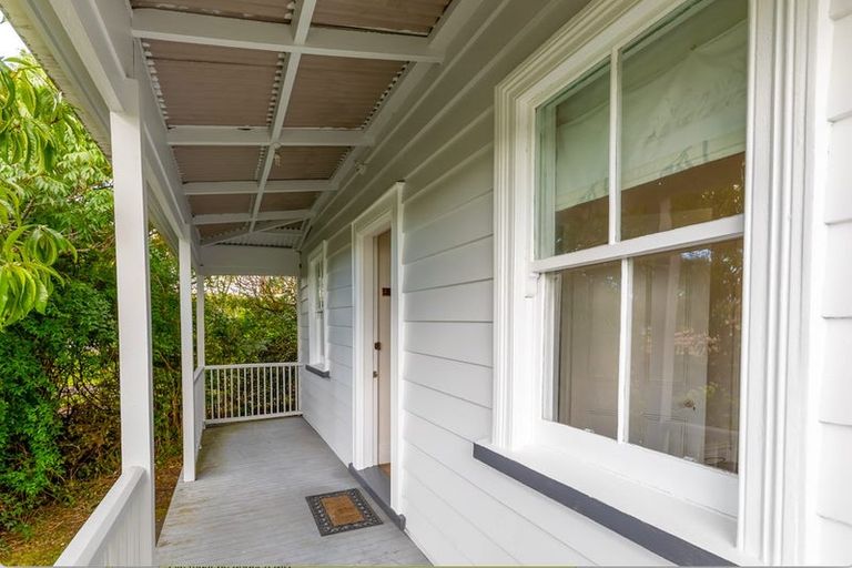 Photo of property in 55 Hutchinson Avenue, New Lynn, Auckland, 0600