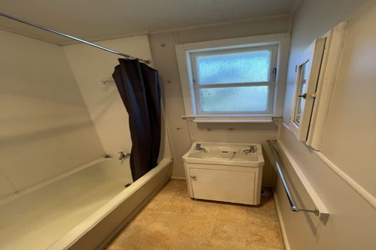 Photo of property in 12 Hillary Crescent, Upper Riccarton, Christchurch, 8041