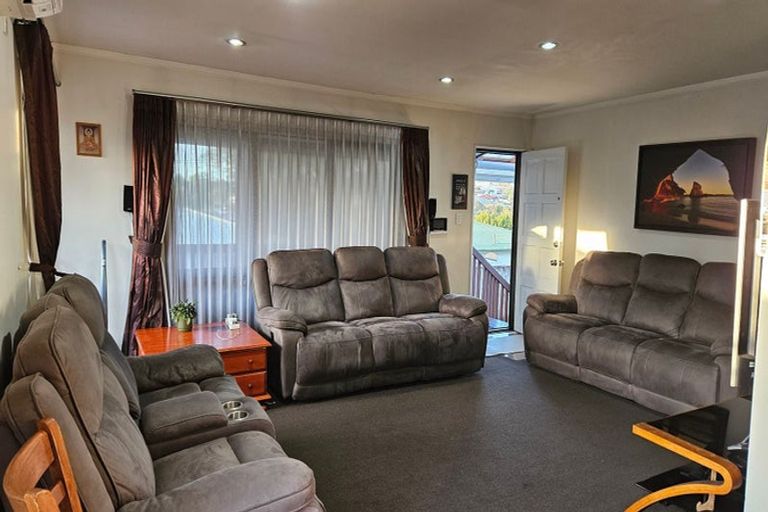Photo of property in 19a Crystal Avenue, Glendene, Auckland, 0602