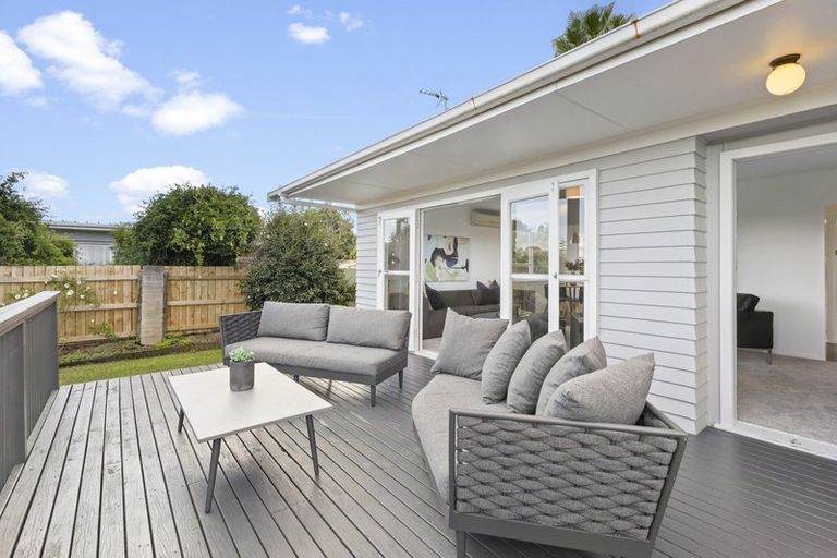 Photo of property in 20 Edgerton Road, Te Atatu Peninsula, Auckland, 0610