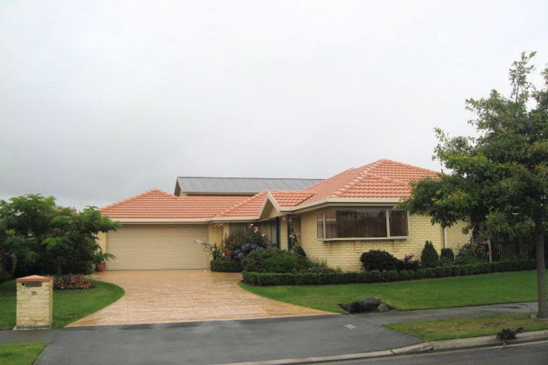 Photo of property in 16 Sutton Place, Dallington, Christchurch, 8061