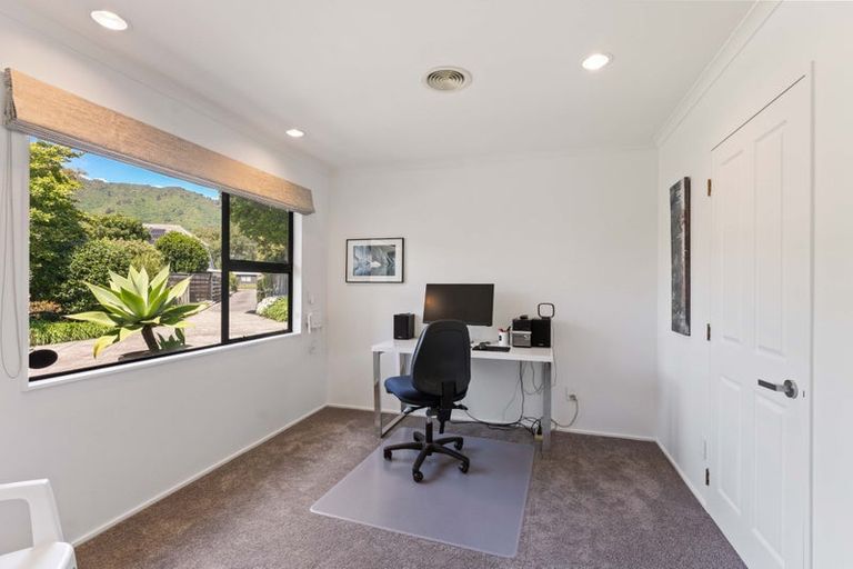 Photo of property in 30 Awanui Drive, Waikanae, 5036