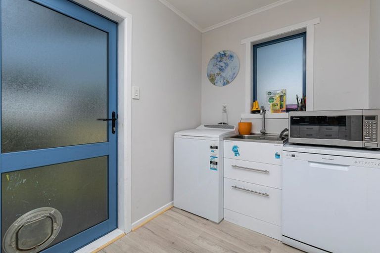 Photo of property in 17 Garelja Road, Henderson, Auckland, 0612