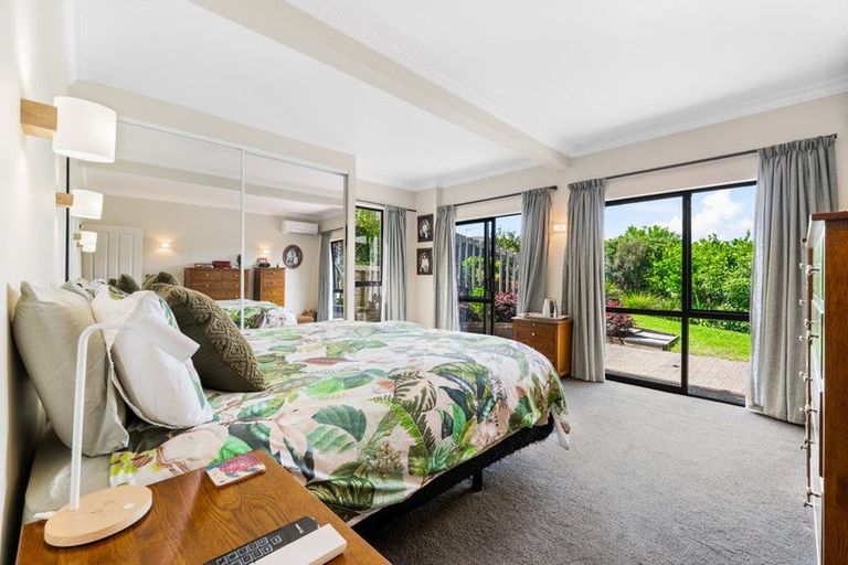 Photo of property in 19 Constable Lane, West Harbour, Auckland, 0618