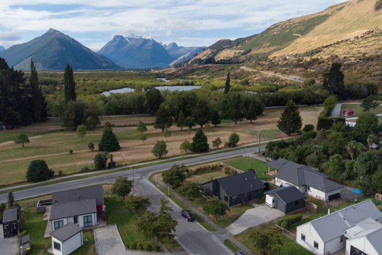 Photo of property in 1 Woodley Place, Glenorchy, 9372