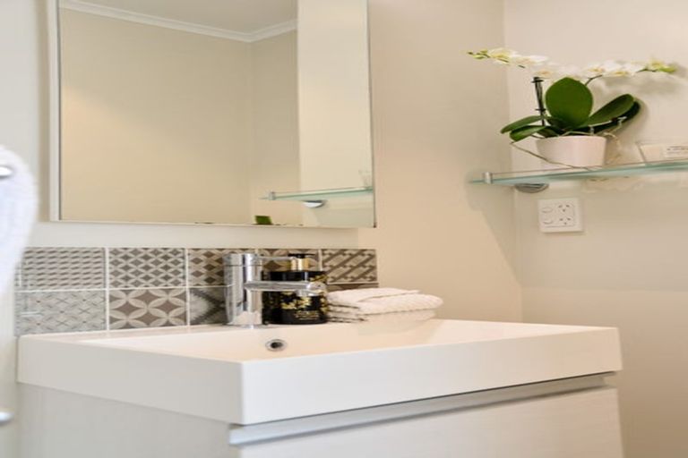 Photo of property in 39 Braid Road, St Andrews, Hamilton, 3200