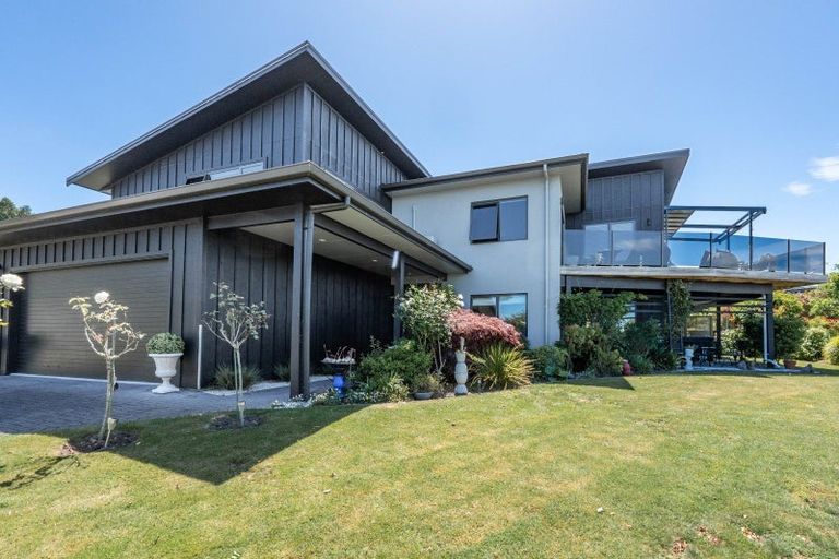 Photo of property in 2 Cherry Lane, Acacia Bay, Taupo, 3330