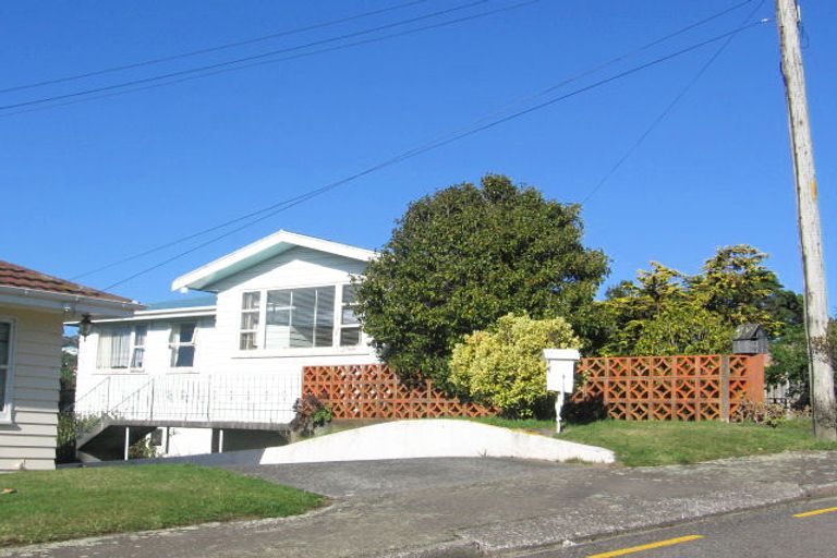 Photo of property in 8 Angell Street, Johnsonville, Wellington, 6037