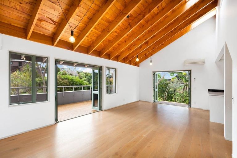 Photo of property in 6 Tree Fern Trail, Campbells Bay, Auckland, 0630