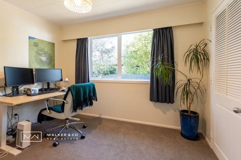 Photo of property in 40 Larchmont Grove, Totara Park, Upper Hutt, 5018