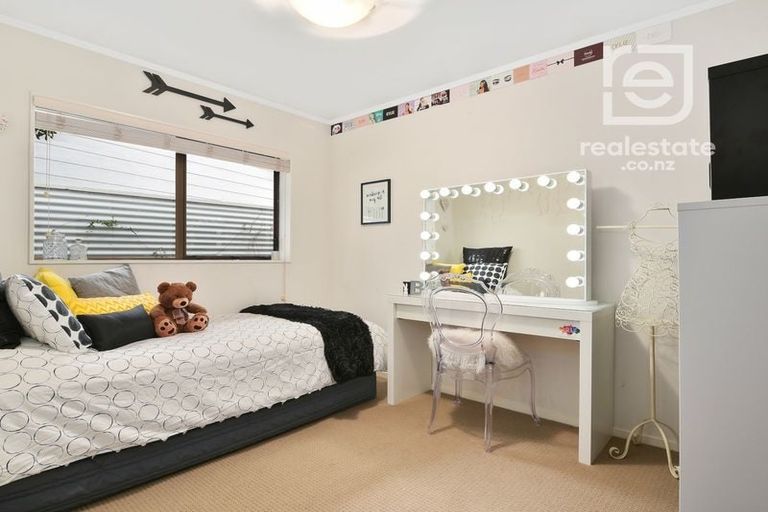 Photo of property in 5 Cumbrian Place, Conifer Grove, Takanini, 2112