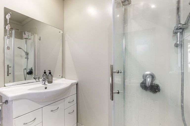 Photo of property in 31 Condor Place, Unsworth Heights, Auckland, 0632