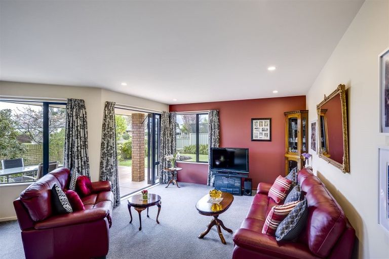 Photo of property in 2 Chelsea Drive, Taradale, Napier, 4112