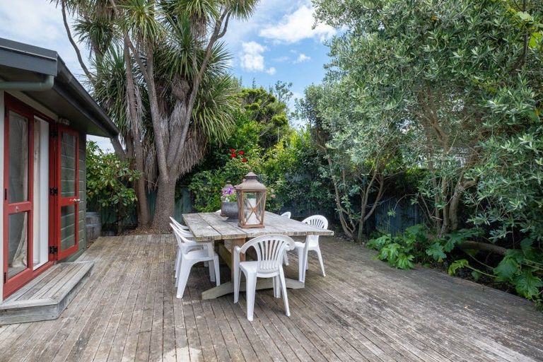 Photo of property in 24 Wellwood Terrace, Te Awanga, 4102