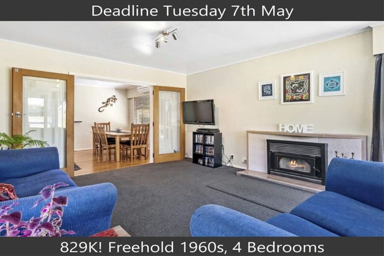 Photo of property in 38 Larsen Crescent, Tawa, Wellington, 5028