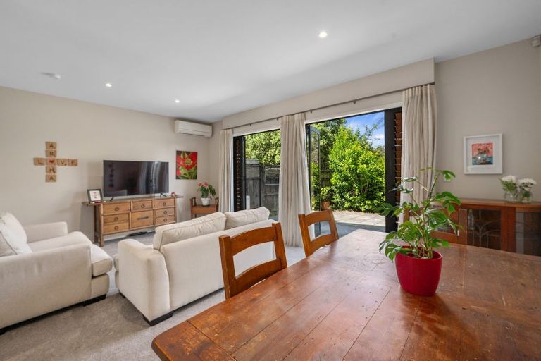Photo of property in 21/11 The Avenue, Albany, Auckland, 0632
