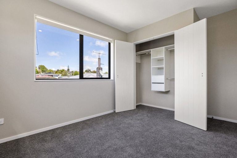 Photo of property in 47a Gossamer Drive, Pakuranga Heights, Auckland, 2010