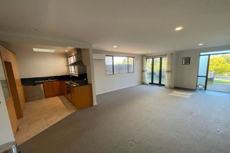 Photo of property in 2/27 Kellaway Drive, East Tamaki, Auckland, 2013