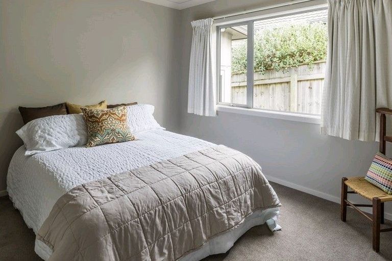 Photo of property in 5 Fiordland Place, Aotea, Porirua, 5024