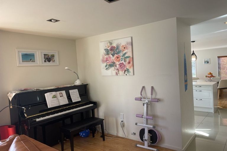 Photo of property in 43 Ponderosa Drive, Oteha, Auckland, 0632