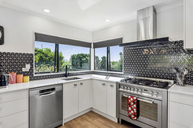 Photo of property in 41 Quadrant Heights, Paraparaumu, 5032