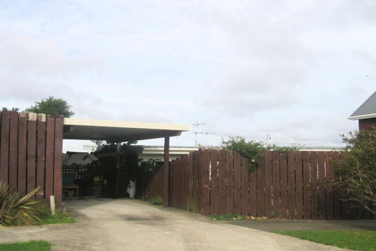 Photo of property in 2/12 Maple Grove, Maungaraki, Lower Hutt, 5010