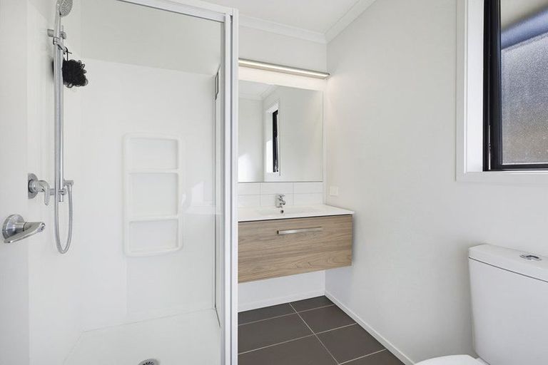Photo of property in 6 Mooring Close, Whitby, Porirua, 5024