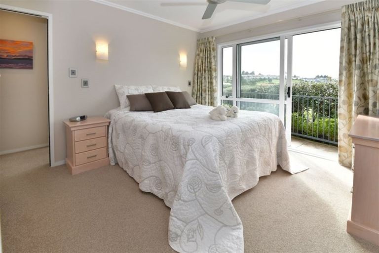 Photo of property in 2 Bella Vista Drive, Gulf Harbour, Whangaparaoa, 0930