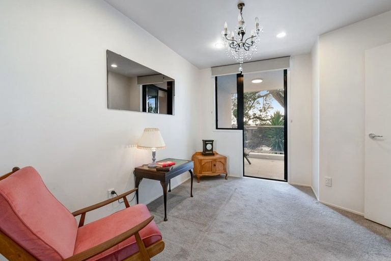 Photo of property in 1b/5 The Promenade, Takapuna, Auckland, 0622