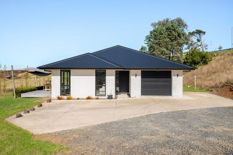 Photo of property in 411 Tuhikaramea Road, Temple View, Hamilton, 3290
