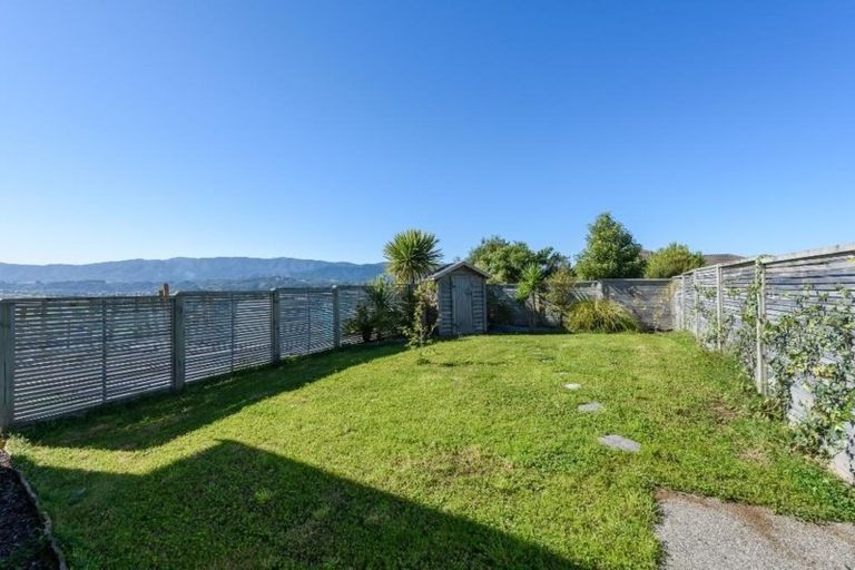 Photo of property in 16 James Nairn Grove, Riverstone Terraces, Upper Hutt, 5018
