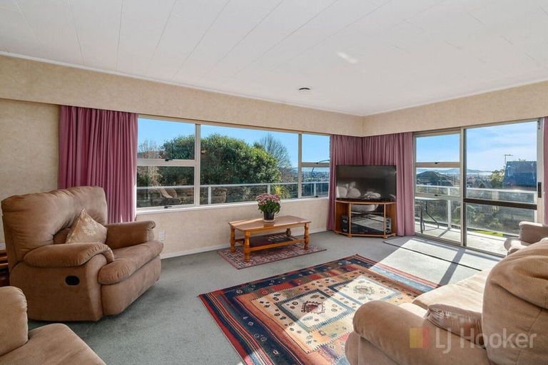 Photo of property in 2 Haratua Place, Springfield, Rotorua, 3015