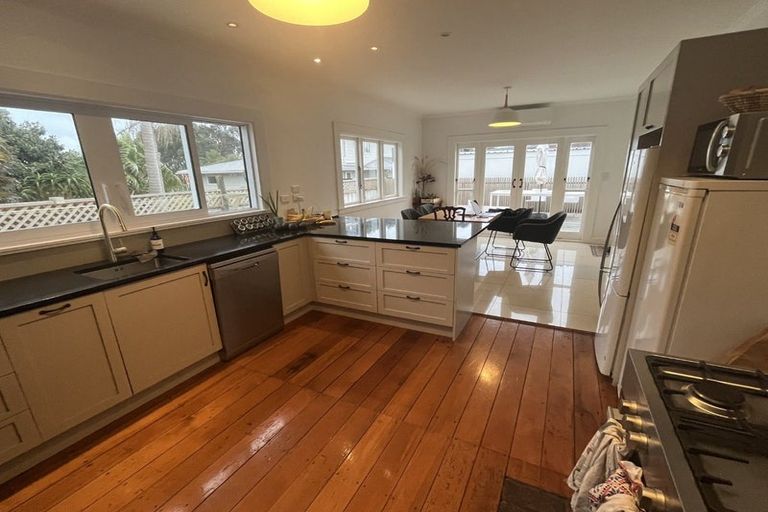 Photo of property in 109 Clemow Road, Fitzroy, New Plymouth, 4312