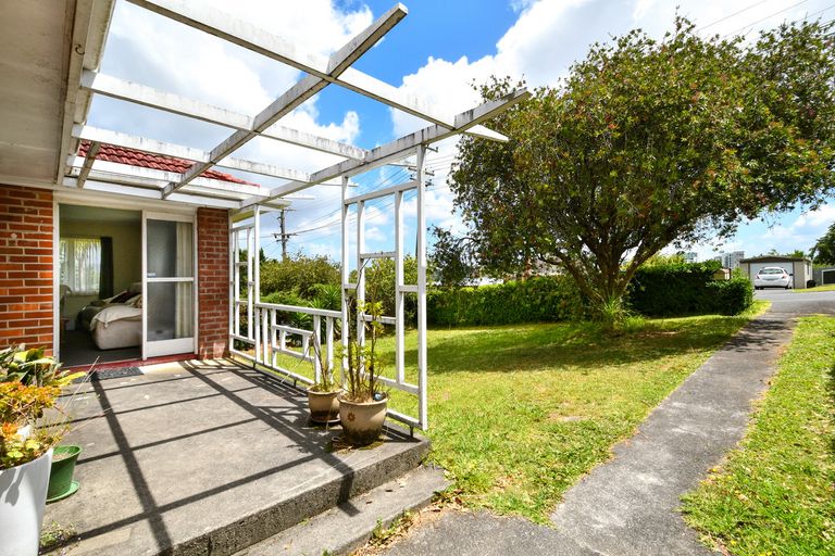 Photo of property in 50 Savoy Road, Glen Eden, Auckland, 0602