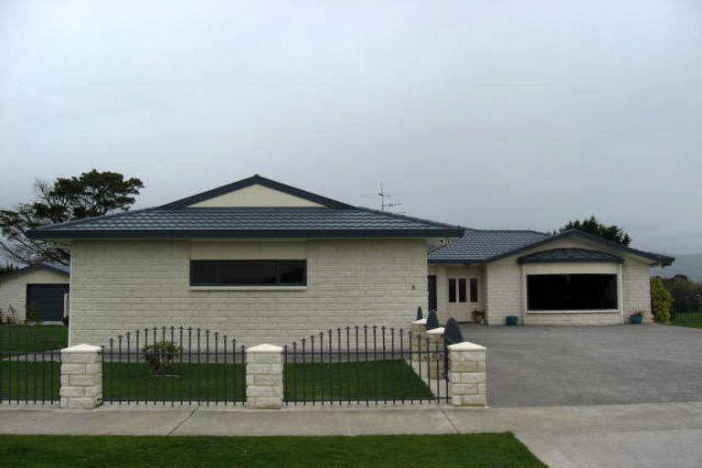 Photo of property in 3 Daffodil Grove, Carterton, 5713