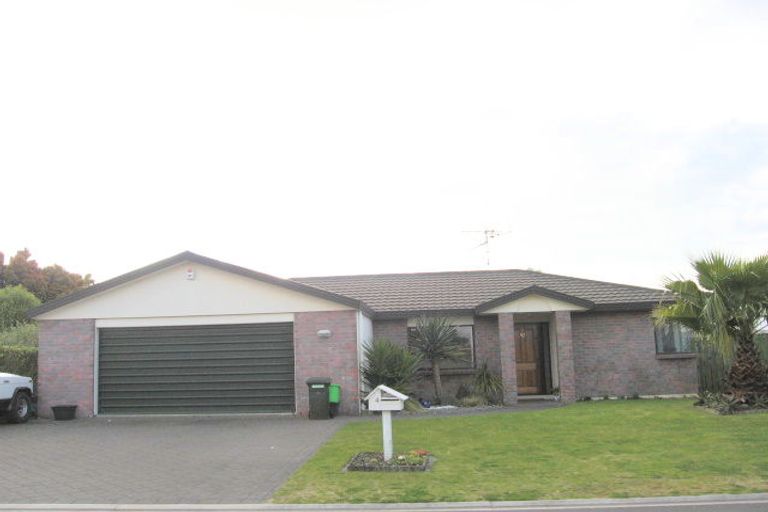 Photo of property in 4 Checketts Place, Papamoa Beach, Papamoa, 3118