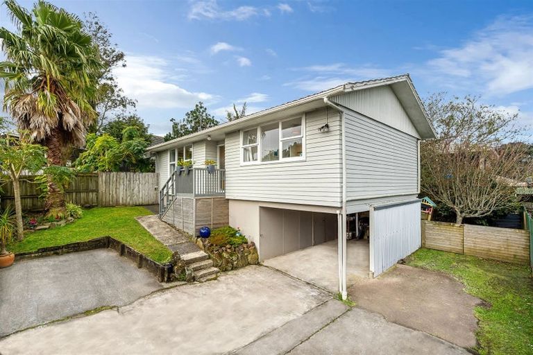 Photo of property in 2/276a Wairau Road, Glenfield, Auckland, 0627