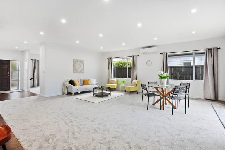 Photo of property in 108 Simpson Road, Henderson Valley, Auckland, 0614