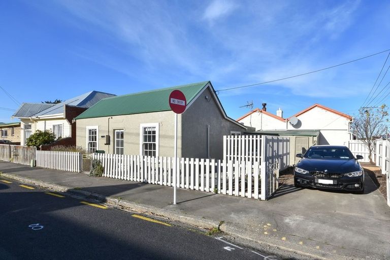 Photo of property in 61 Oxford Street, South Dunedin, Dunedin, 9012