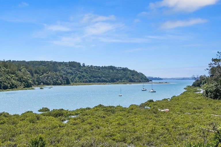 Photo of property in 109 Warman Road, Okura, Auckland, 0792