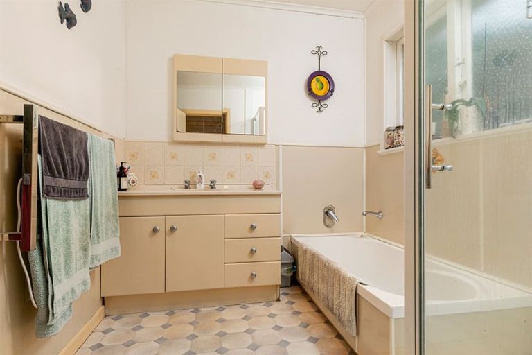 Photo of property in 22 Brandon Road, Glen Eden, Auckland, 0602